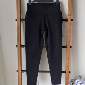 NWT AloYoga Women's Black 7/8 High-Waisted Airbrush Leggings - Size M